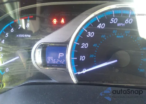 2012 Toyota Sienna Xle V6 8 Passenger z USA, uszkodzony, nr VIN 5TDYK3DC5CS249589